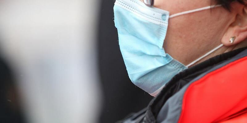 Frau mit Mundschutz (Archiv) - Foto: über dts Nachrichtenagentur