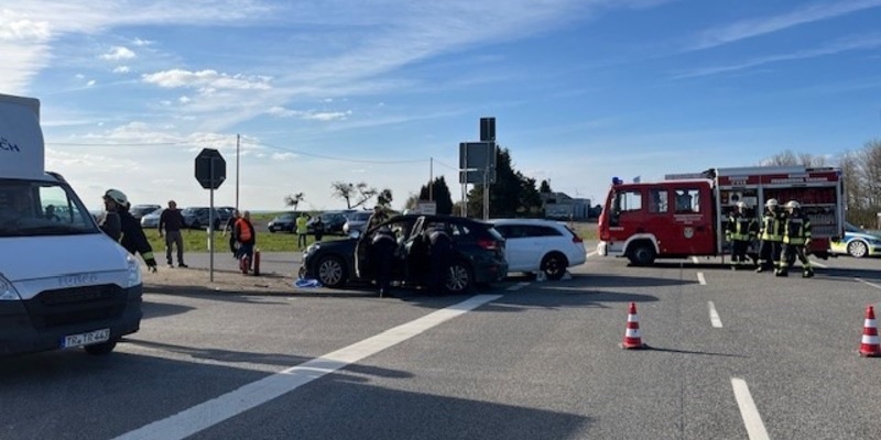 POL-PDTR: Osburg - folgenschwerer Verkehrsunfall mit 3 verletzten Personen - Foto: presseportal.de