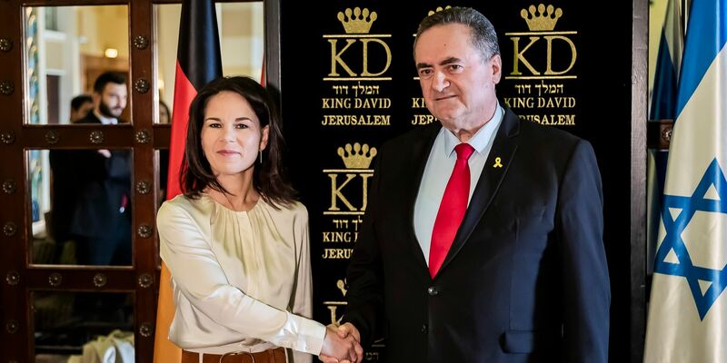 Außenministerin Annalena Baerbock und ihr israelischer Amtskollege Israel Katz in Jerusalem. - Foto: Christoph Soeder/dpa