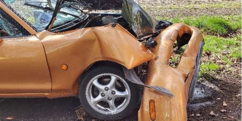 POL-ROW: ++ Traktor aufgebrochen und Bedienteil ausgebaut ++ Fahranfängerin prallt gegen Baum: Junge Frau muss medizinisch versorgt werden ++ Vier Menschen bei Verkehrsunfall im Kreuzungsbereich verletzt - Foto: presseportal.de