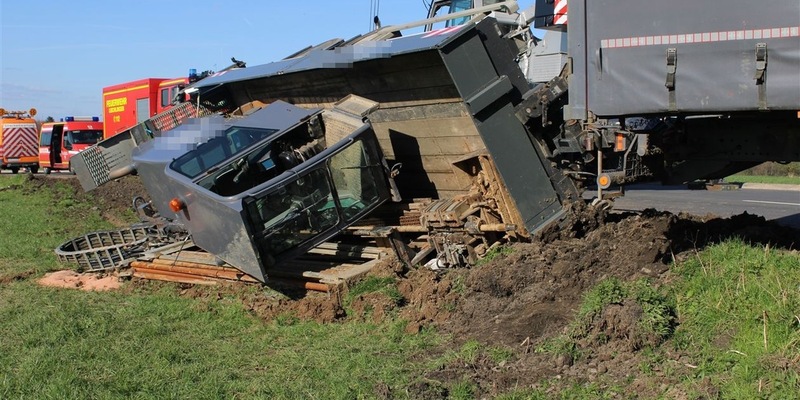 POL-RBK: Leichlingen - Lkw-Gespann kommt von Fahrbahn ab und Anhänger kippt um / Eine leichtverletzte Person - Foto: presseportal.de