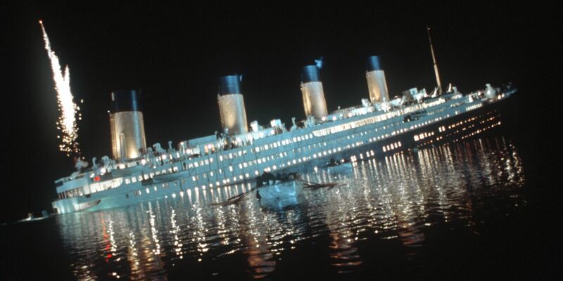 Der Untergang des Luxusliners «Titanic» im Film von Regisseur James Cameron. - Foto: dpa-Film 20th century fox/dpa