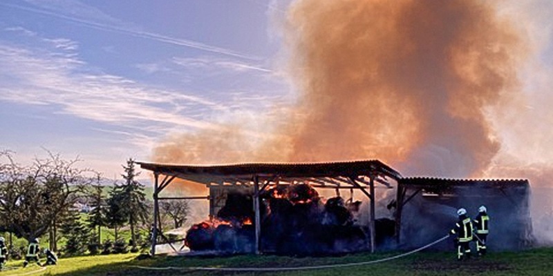 POL-GI: Heuballen brennen bei Birklar / Polizei bittet um Mihilfe - Foto: presseportal.de