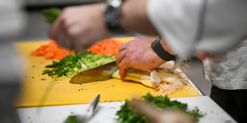 340 deutsche Gastro-Betriebe sind vom «Guide Michelin» ausgezeichnet worden. - Foto: Jens Kalaene/dpa