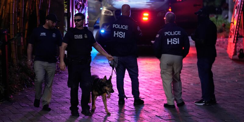 Die Razzia 2024 in Miami Beach. (Archivbild) - Foto: Rebecca Blackwell/AP