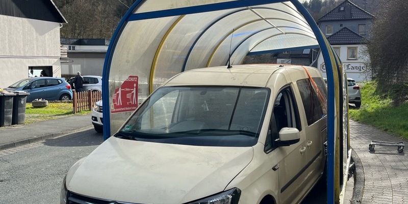 POL-SI: Fahrender Einkaufswagenunterstand sorgte für Polizeieinsatz und ungläubige Blicke - #polsiwi - Foto: presseportal.de