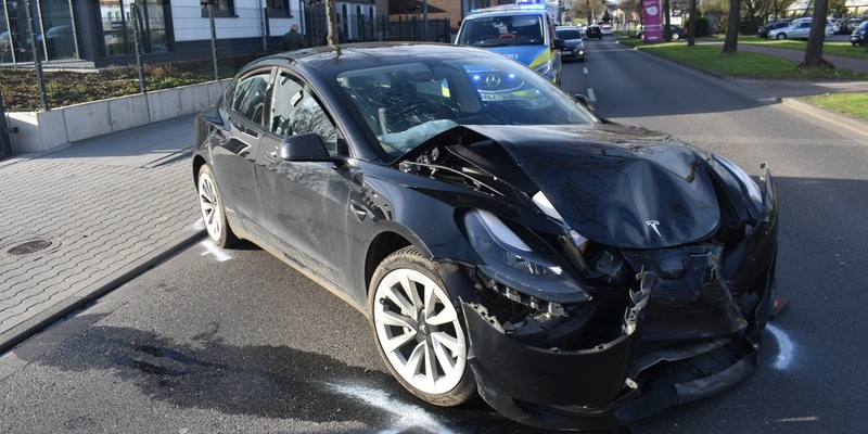 POL-MG: Unfall-Flucht in Odenkirchen: 18-Jähriger fährt in Audi RS3 davon - Foto: presseportal.de