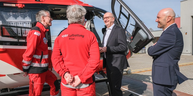 DRF Luftrettung in Angermünde / Ministerpräsident Dr. Dietmar Woidke besucht Christoph 64 - Foto: presseportal.de