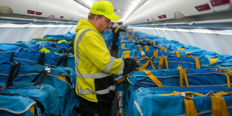 Noch ist die Post gesetzlich verpflichtet, 80 Prozent der eingeworfenen Briefe am nächsten Werktag beim Empfänger abzugeben. - Foto: Soeren Stache/dpa