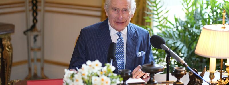 Wegen seiner Erkrankung nimmt Charles derzeit keine größeren öffentlichen Auftritte wahr. - Foto: BBC/Sky/ITV News/PA Wire/dpa