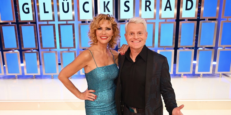 Sträter, Petridou und Krause bei Genial daneben und Start des neuen Glücksrad - Foto: presseportal.de