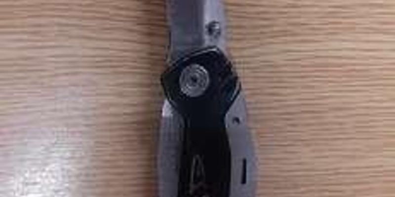 BPOL NRW: Bundespolizisten finden Messer bei 13-Jährigem auf - Foto: presseportal.de