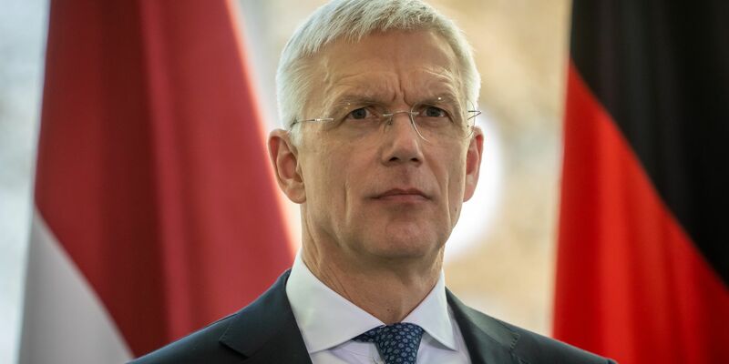 War zuletzt wegen Charterflügen während seiner Amtszeit als Ministerpräsident in die Kritik geraten: Krisjanis Karins. - Foto: Michael Kappeler/dpa