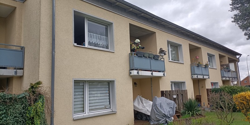 FW Lehrte: Bewohner aus Brandwohnung gerettet - Foto: presseportal.de