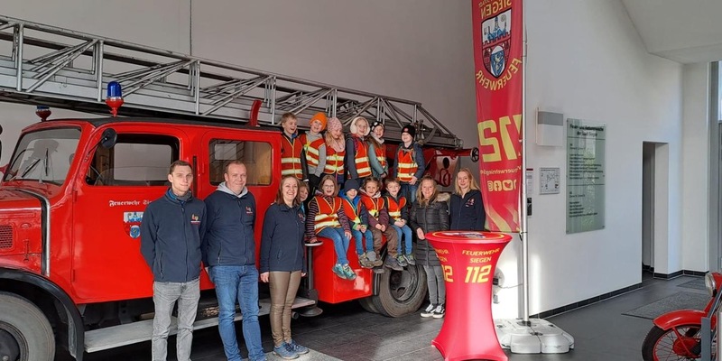 FW-OE: Kinderfeuerwehr Brachthausen besucht Feuer- und Rettungswache Siegen - Foto: presseportal.de