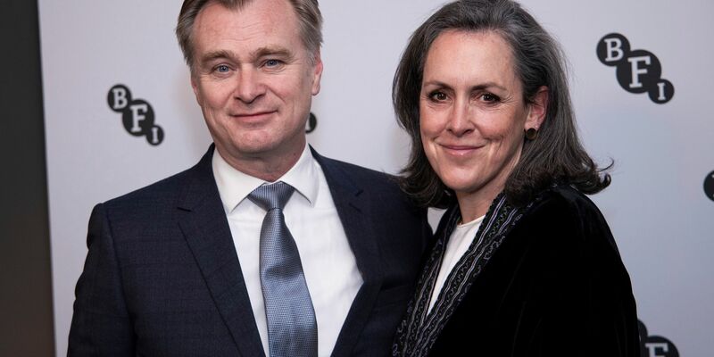 Christopher Nolan und Emma Thomas erhalten den Ritterschlag. - Foto: Vianney Le Caer/Invision/dpa