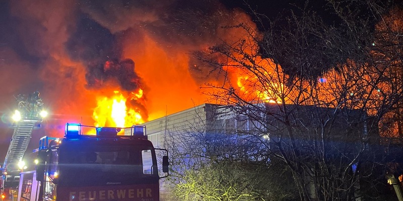 POL-HX: Brand einer Industriehalle - Foto: presseportal.de