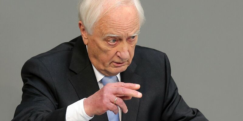 Nimmt die SPD-Spitze hinsichtlich ihrer Ukraine-Poltik in die Kritik: Historiker Heinrich August Winkler (Archivbild). - Foto: Wolfgang Kumm/dpa