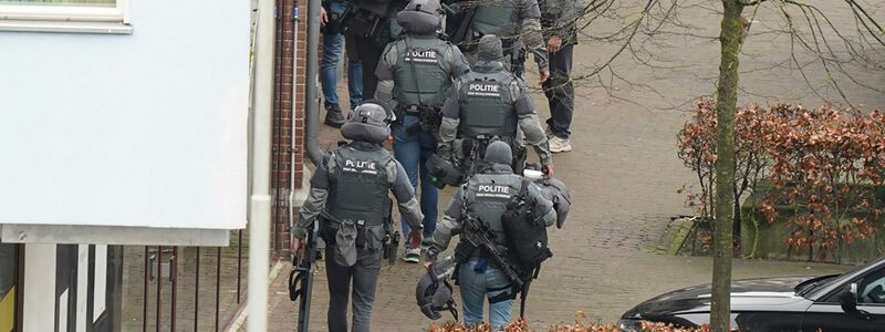 In der niederländischen Stadt Ede in der Provinz Geldern sind mehrere Menschen als Geiseln genommen worden. - Foto: ANP/dpa
