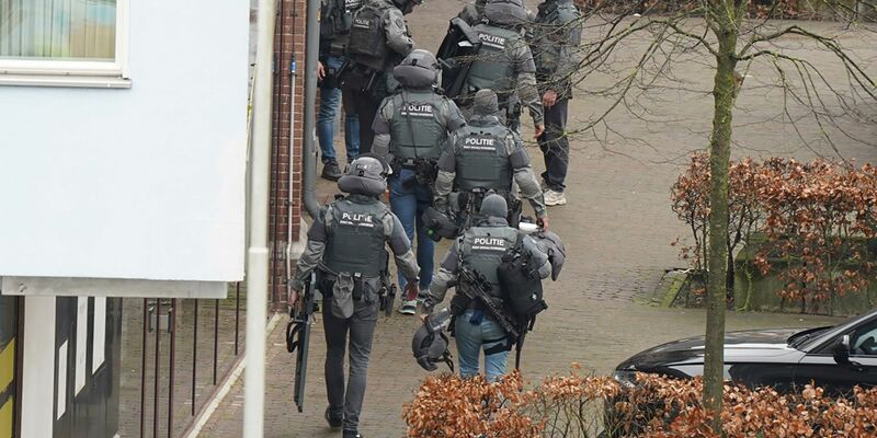 In der niederländischen Stadt Ede in der Provinz Geldern sind mehrere Menschen als Geiseln genommen worden. - Foto: ANP/dpa