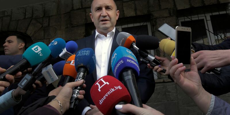 Der Präsident von Bulgarien: Rumen Radew. - Foto: Valentina Petrova/AP/dpa