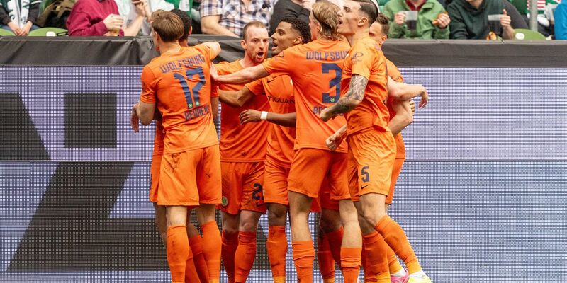 Wolfsburg setzte sich in Bremen mit 2:0 durch. - Foto: Axel Heimken/dpa