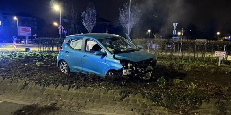 POL-RE: Nicht alltäglicher Verkehrsunfall in Recklinghausen am sogenannten Schlaufenkreisel mit einer verletzten Person - Foto: presseportal.de