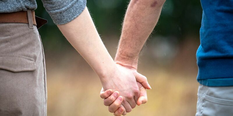 Wie kann man eine gute Beziehung führen? Gary Chapman antwortet darauf mit den «Fünf Sprachen der Liebe». - Foto: Sina Schuldt/dpa