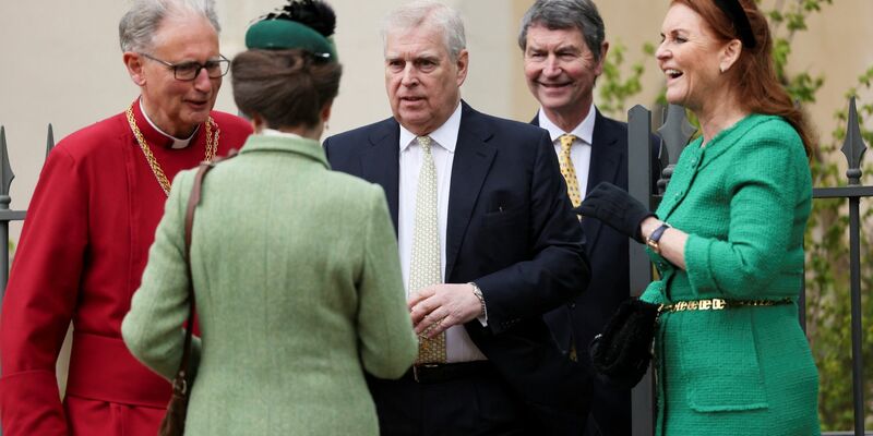 Prinz Andrew gilt wegen seiner Verwicklung in einen Missbrauchsskandal als schwarzes Schaf der Royal Family. (Archivbild). - Foto: Hollie Adams/PA Wire/dpa