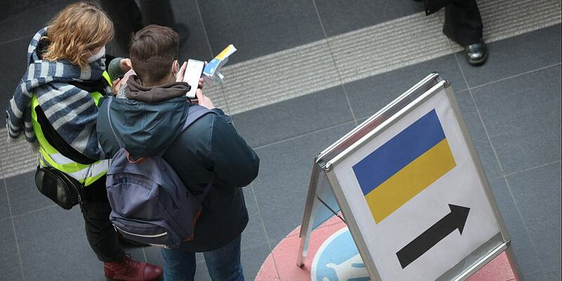 Helfer für Flüchtlinge aus der Ukraine (Archiv) - Foto: über dts Nachrichtenagentur