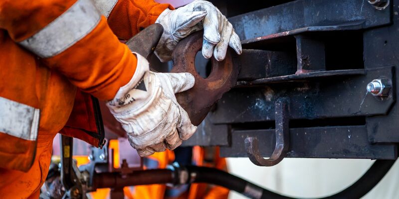 Wenn die DAK als neuer Systemstandard kommt, müssen rund eine halbe Million Güterwaggons in Europa entsprechend umgerüstet werden. - Foto: Sina Schuldt/Deutsche Presse-Agentur GmbH/dpa