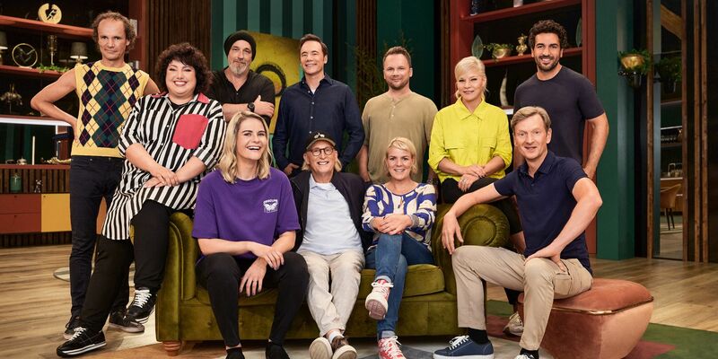 Die Teilnehmer der fünften Staffel der preisgekrönten Comedy-Show «LOL: Last One Laughing». - Foto: Frank Zauritz/Amazon Prime Video/dpa