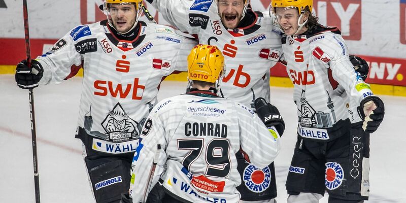 Die Fischtown Pinguins sind mit einem Sieg in die Halbfinal-Playoffs gestartet. - Foto: Andreas Gora/dpa/Archivbild