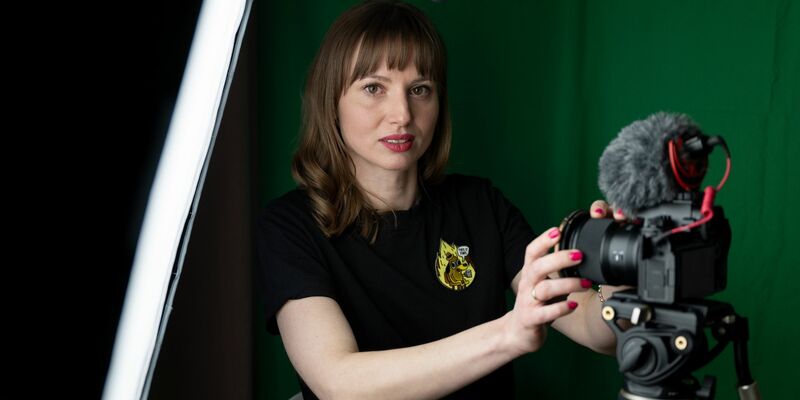 Tina Goldschmidt ist unter @schnappatmig auf Instagram und TikTok bekannt. - Foto: Hendrik Schmidt/dpa