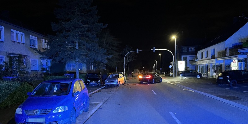 POL-RBK: Bergisch Gladbach - Verkehrsunfall unter Alkoholeinfluss - fünf Pkw beschädigt - Foto: presseportal.de