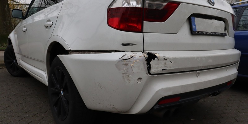 POL-HF: Unfälle an der Hansastraße- Zusammenstoß mit geparkten PKWs - Foto: presseportal.de