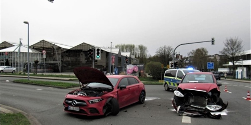 POL-ME: Frontaler Zusammenstoß: Sachschaden in Höhe von 20.000 Euro - Velbert - 2404004 - Foto: presseportal.de