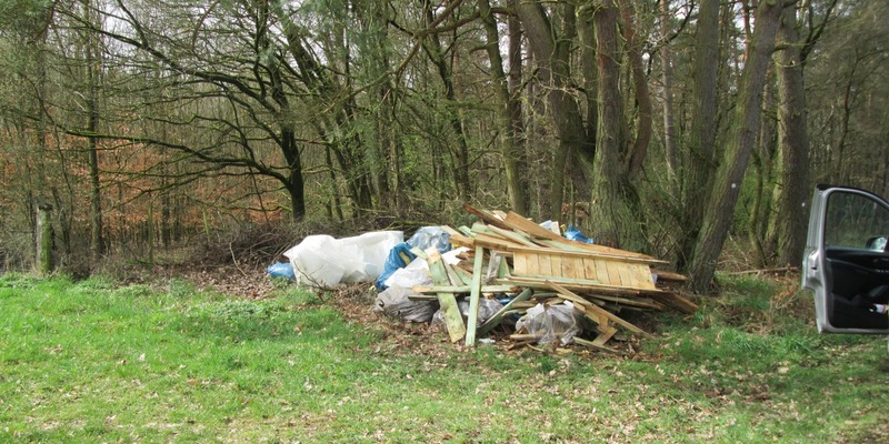 POL-KB: Frankenberg und Burgwald - Baumüll im Wald entsorgt, Polizei ermittelt in zwei Fällen wegen Umweltstraftaten - Foto: presseportal.de