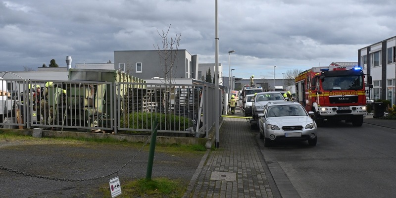FW Pulheim: Brand einer Müllpresse löst Feuerwehreinsatz aus - Foto: presseportal.de