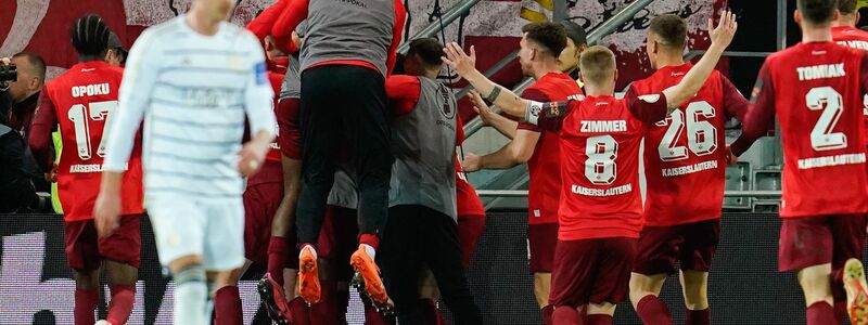 Kaiserslautern setzte sich in Saarbrücken durch und steht zum achten Mal im Pokal-Finale. - Foto: Uwe Anspach/dpa
