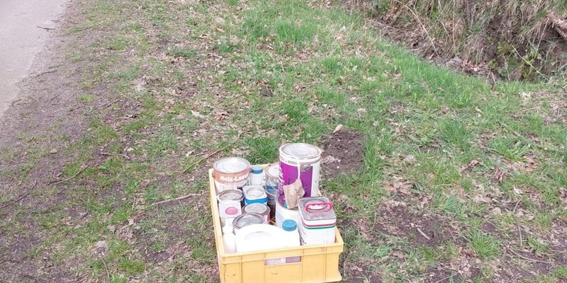 POL-SE: Borstel-Hohenraden / Tangstedt (Kreis Pi) - Illegale Entsorgung von Farbtöpfen und Müllsäcken - Polizei sucht Zeugen - Foto: presseportal.de