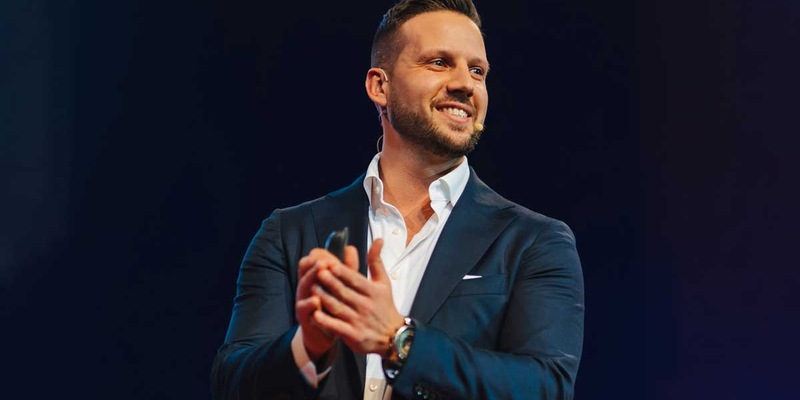 Warum Immobilienhändler ihr Business in der Anfangszeit gegen die Wand fahren: Alexander Lang verrät, wie Sie die häufigsten Anfängerfehler vermeiden - Foto: presseportal.de