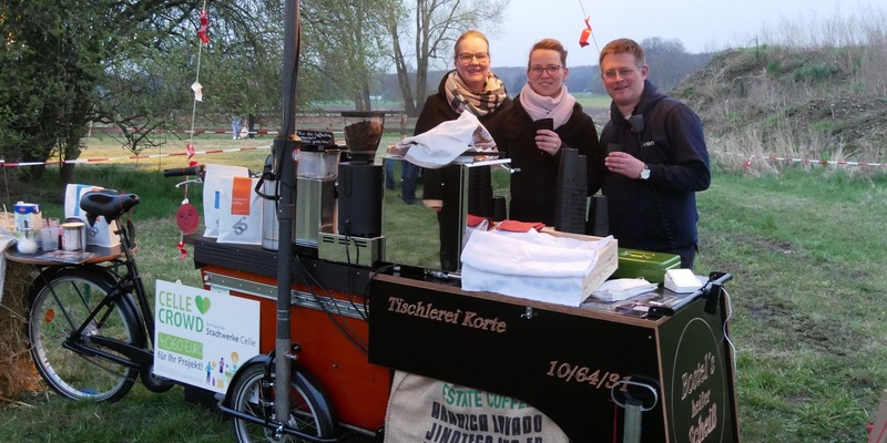 FW Celle: Neues Fahrzeug für die Feuerwehr Bostel - erster Einsatz für das Kaffeefahrrad! - Foto: presseportal.de