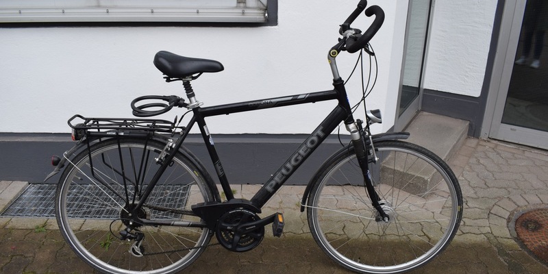POL-HM: Gefährlicher Eingriff in den Straßenverkehr durch Barrikade - Foto: presseportal.de