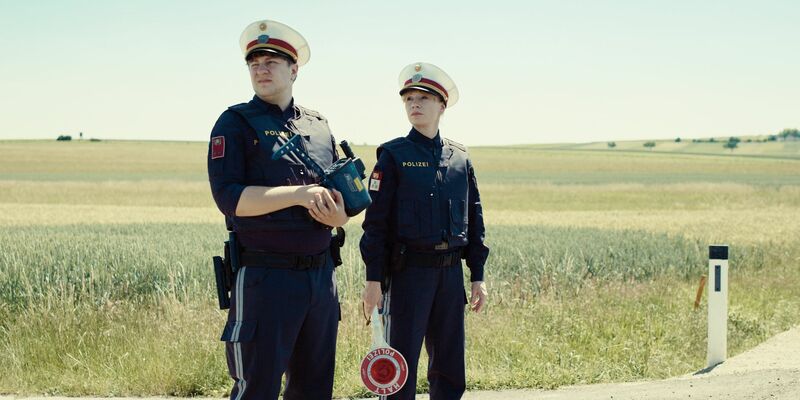Hektisch geht es bei Polizei-Einsätzen von Andrea (Birgit Minichmayr) und Georg (Thomas Schubert) eigentlich nie zu. - Foto: Majestic/dpa