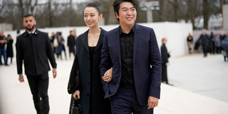 Gina Alice Redlinger und Lang Lang wechseln mit ihrem Sohn etwa alle zwei Monate den Kontinent. - Foto: Scott A Garfitt/Invision/dpa