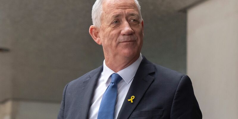 Würde von einer Neuwahl profitieren: Benny Gantz, Mitglied des israelischen Kriegskabinetts. - Foto: Mark Schiefelbein/AP/dpa