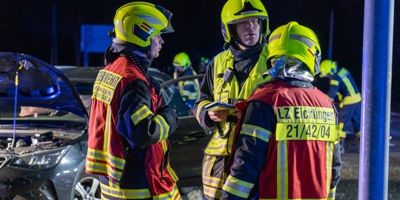 FW Flotwedel: Drei verletzte Personen nach Verkehrsunfall auf B214 bei Eicklingen - Foto: presseportal.de