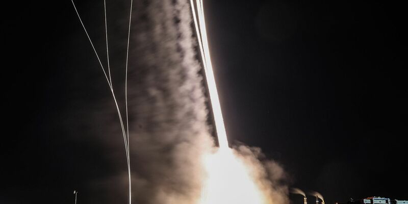 Der Iran droht mit Vergeltung - Israel reagiert und verstärkt nun seine Luftverteidigung. - Foto: Ilia Yefimovich/dpa