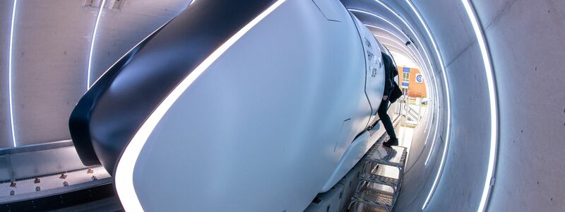 Hyperloop: Die Idee ist schon über 100 Jahre alt, aber eigentlich kennt man dieses Transportsystem vor allem aus Science-Fiction-Filmen. - Foto: Peter Kneffel/dpa